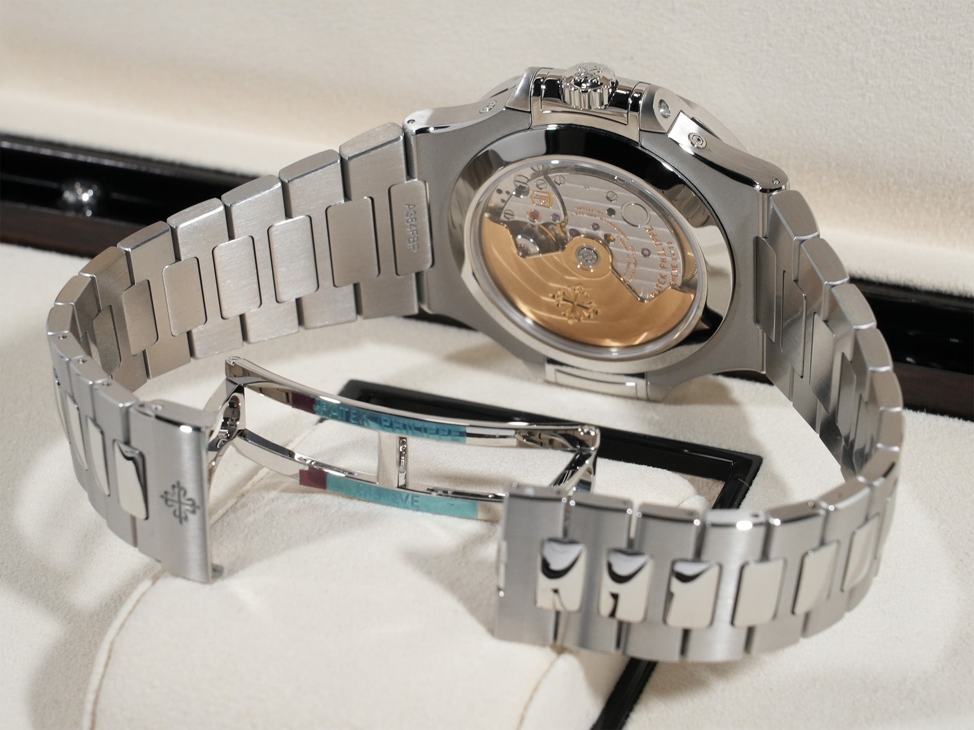 パテックフィリップ ノーチラス アニュアルカレンダー TIFFANY&CO. Ref.5726/1A-014 SS ブルー、ブラックグラデーション文字盤 未使用 6zv76b4j