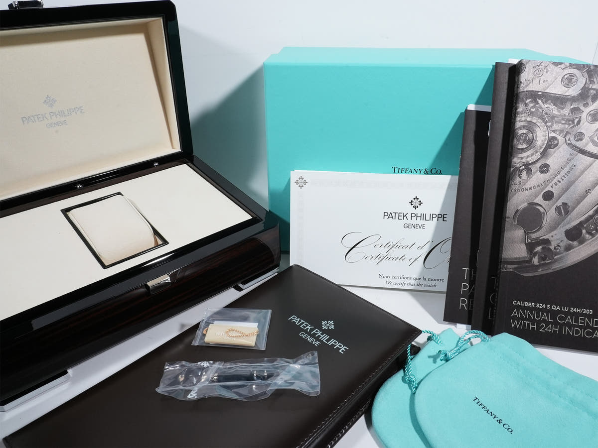 パテックフィリップ ノーチラス アニュアルカレンダー TIFFANY&CO. Ref.5726/1A-014 SS ブルー、ブラックグラデーション文字盤 未使用 6zv76b4j