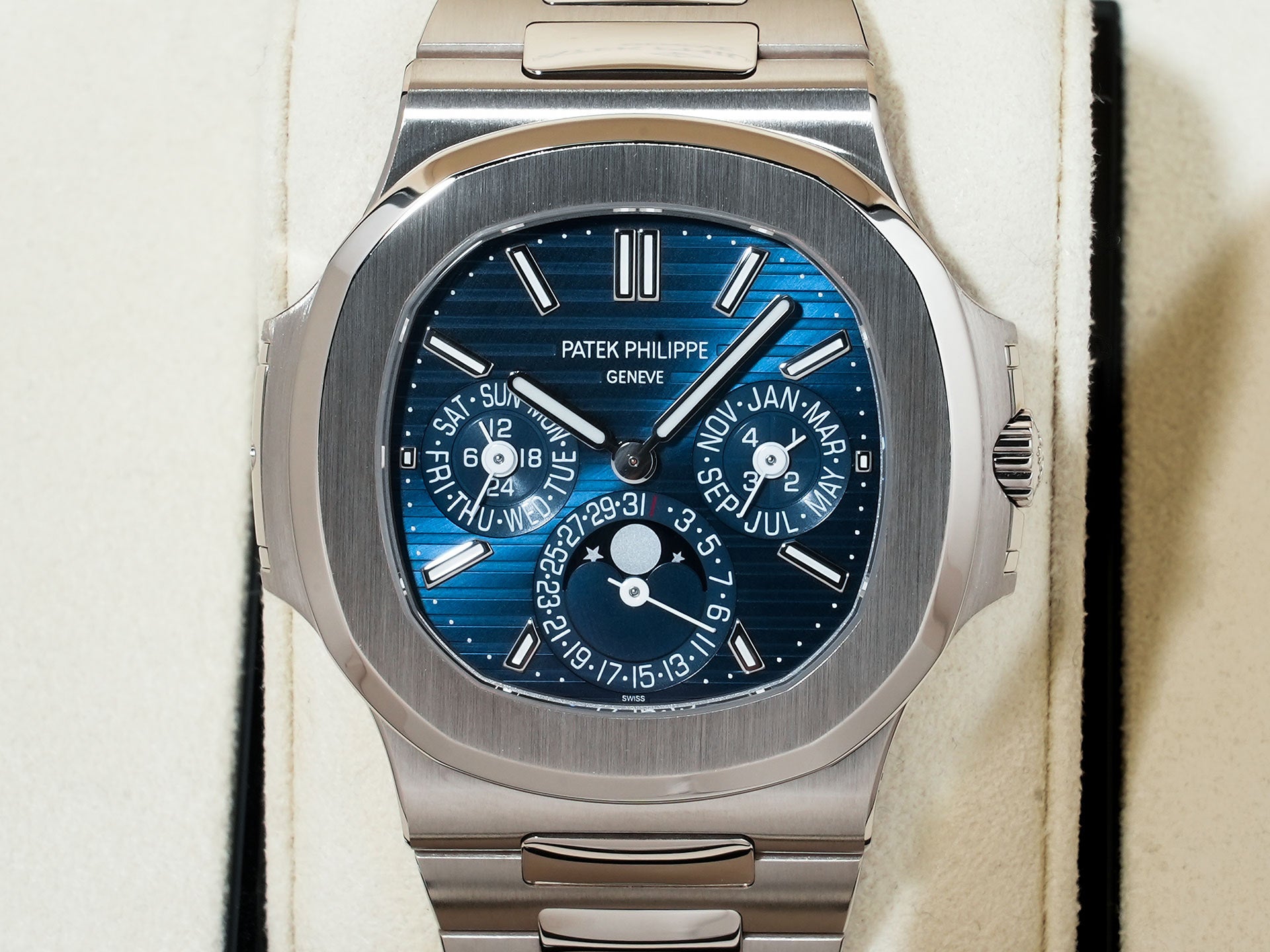 パテックフィリップ ノーチラス パーペチュアルカレンダー Ref.5740/1G-001 18KWG ブルー文字盤 美品 nrqmh4fr
