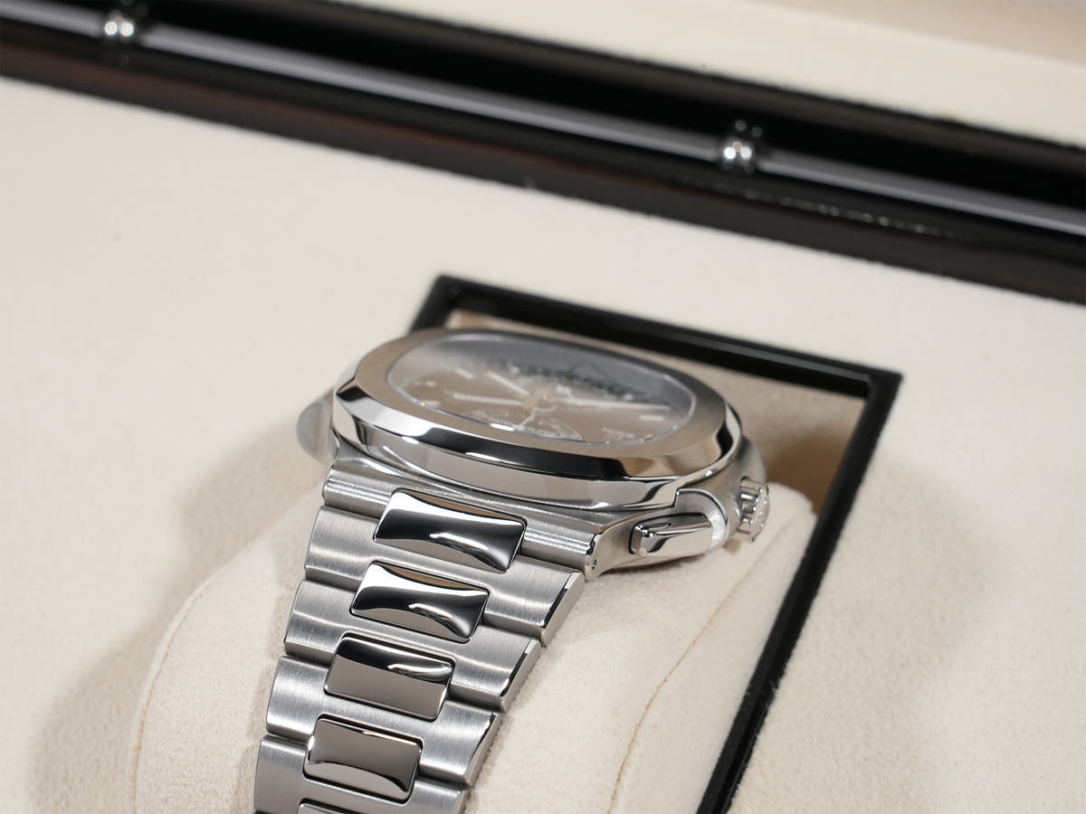 パテックフィリップ ノーチラス トラベルタイム クロノグラフ Ref.5990/1A-001 SS ブラックグラデーション文字盤 美中古 qj96g6i2
