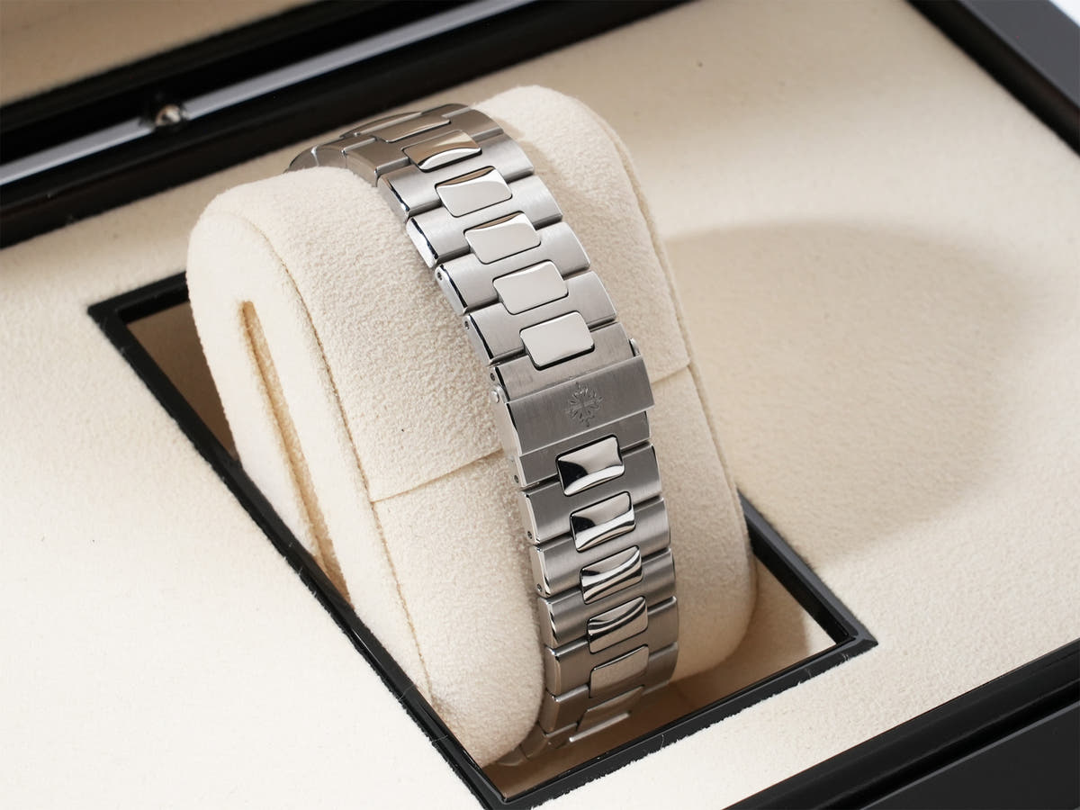 パテックフィリップ ノーチラス トラベルタイム クロノグラフ Ref.5990/1A-001 SS ブラックグラデーション文字盤 美中古 qj96g6i2