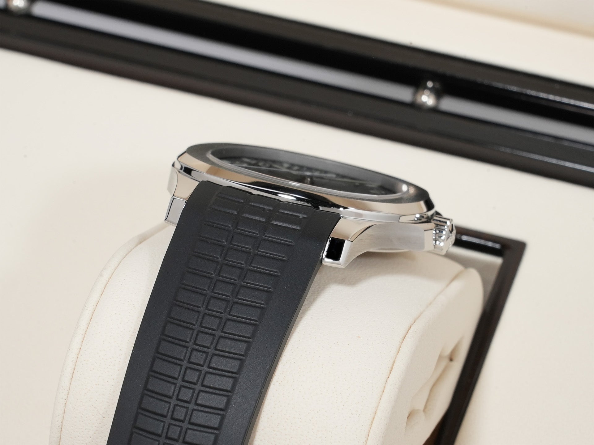 パテックフィリップ アクアノート TIFFANY&CO. Ref.5167A-001 SS ブラック文字盤 中古 tcrd2sxd