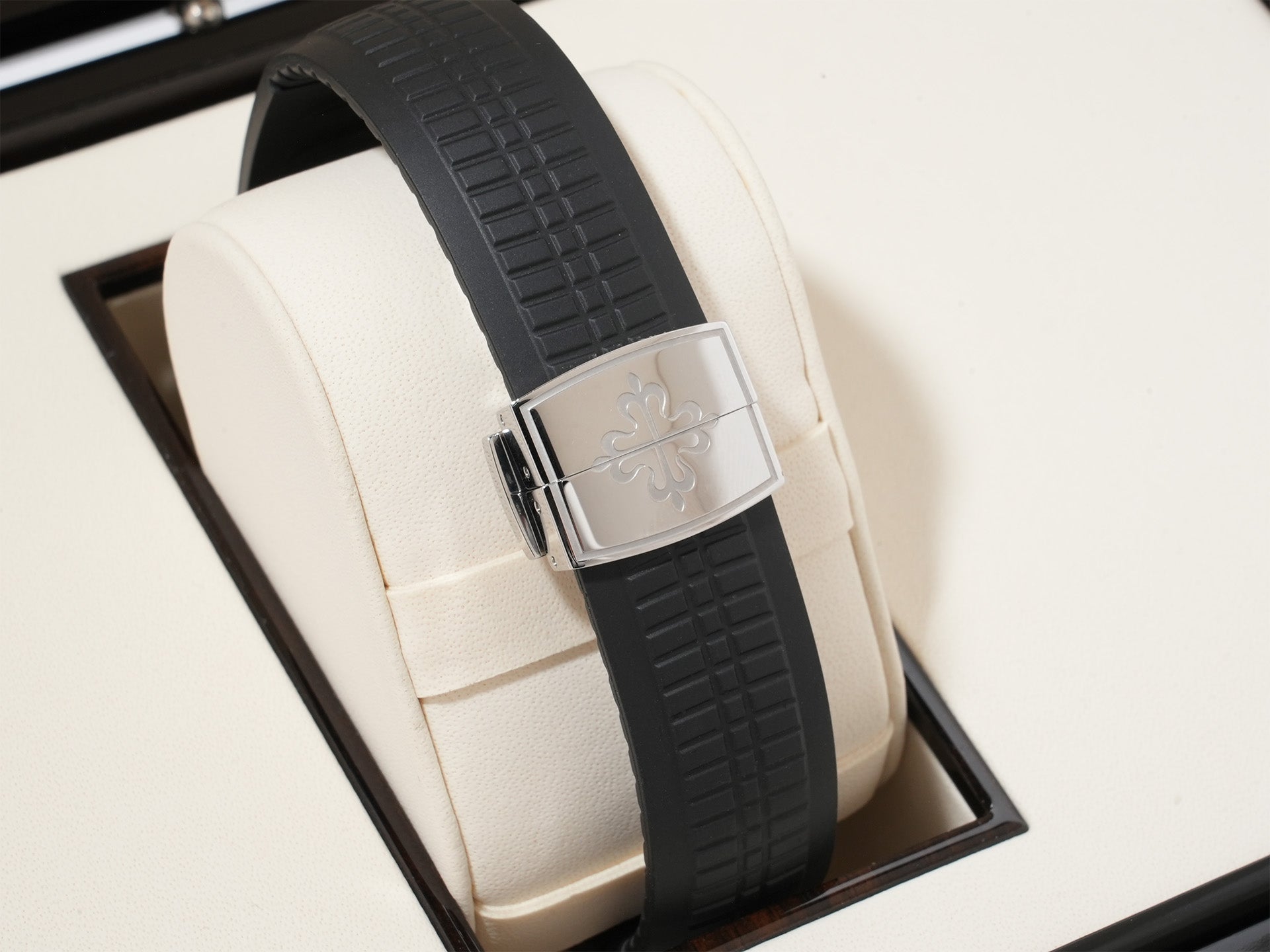 パテックフィリップ アクアノート TIFFANY&CO. Ref.5167A-001 SS ブラック文字盤 中古 tcrd2sxd