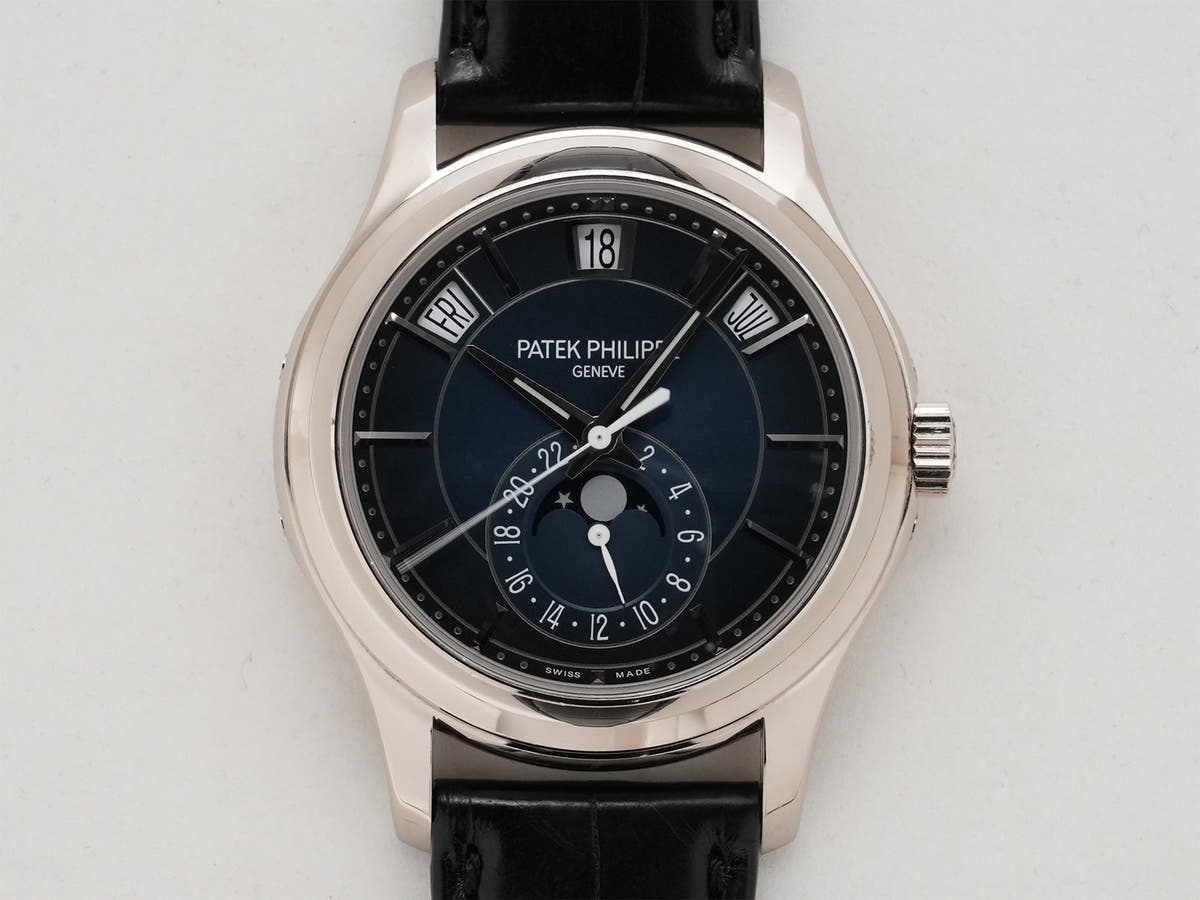 パテックフィリップ アニュアルカレンダー Ref.5205G-013 18KWG ブルーブラックグラデーション文字盤 中古 xj4xzmhh