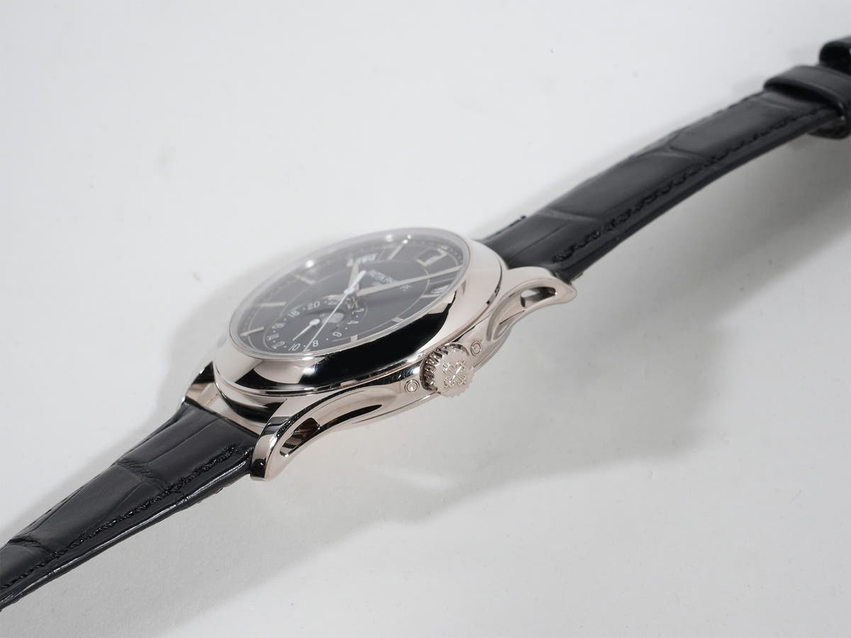 パテックフィリップ アニュアルカレンダー Ref.5205G-013 18KWG ブルーブラックグラデーション文字盤 中古 xj4xzmhh