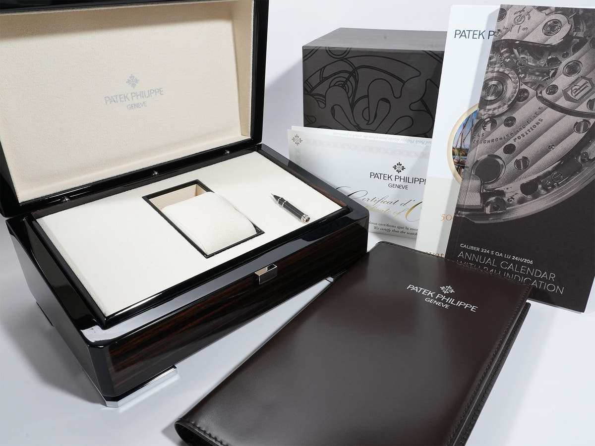 パテックフィリップ アニュアルカレンダー Ref.5205G-013 18KWG ブルーブラックグラデーション文字盤 中古 xj4xzmhh