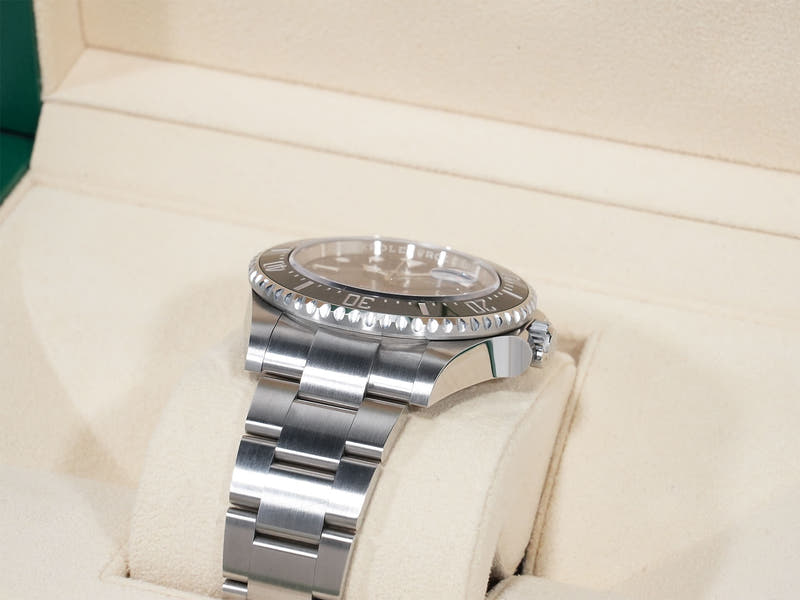 ロレックス シードゥエラー Ref.126600 SS ブラック文字盤 中古 qyk8ewg2