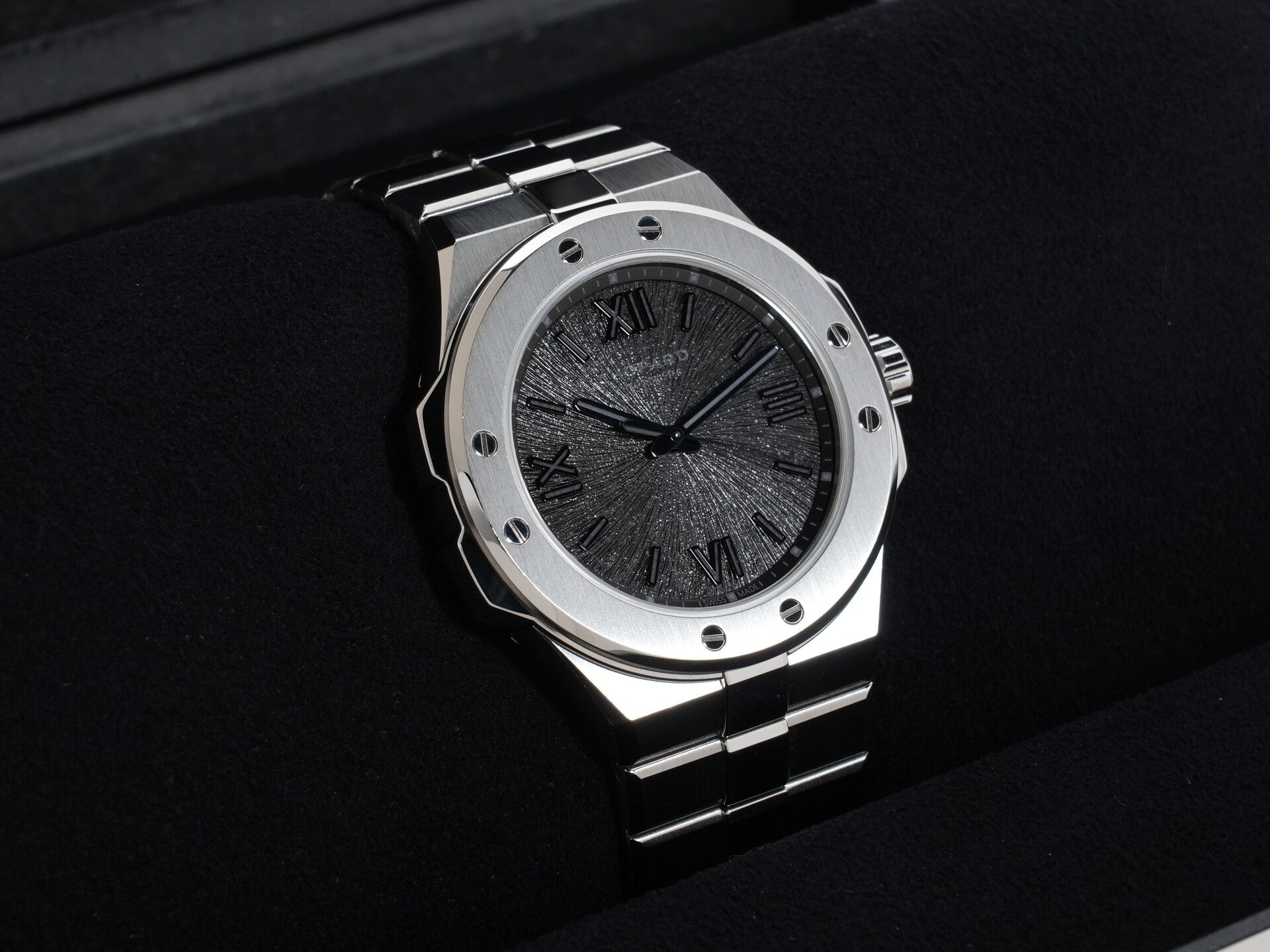ショパール アルパイン イーグル 41 SHIKKOKU Ref.298600-3021 LUCENT STEEL ブラック文字盤 美中古 qenewgts