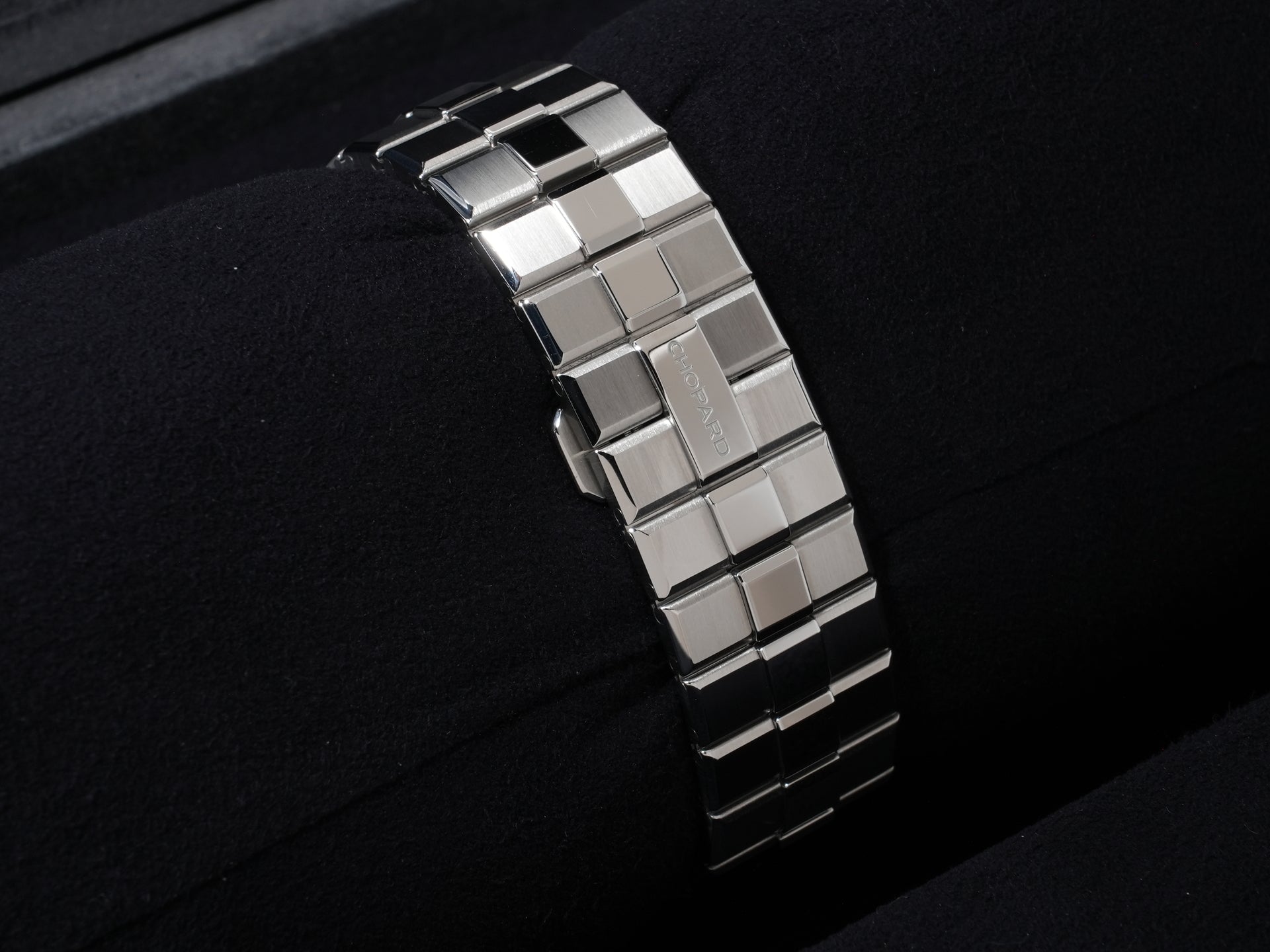 ショパール アルパイン イーグル 41 SHIKKOKU Ref.298600-3021 LUCENT STEEL ブラック文字盤 美中古 qenewgts
