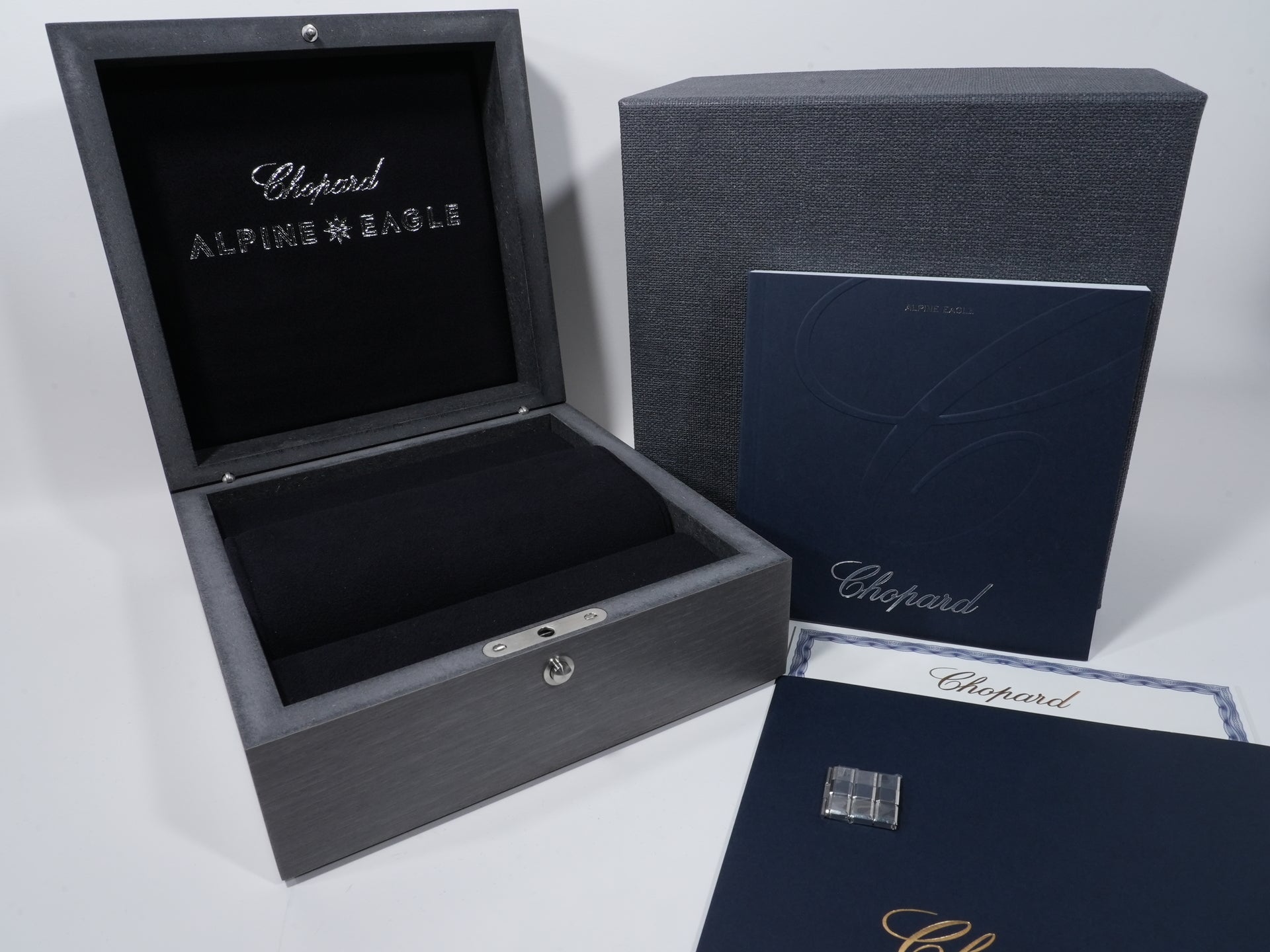 ショパール アルパイン イーグル 41 SHIKKOKU Ref.298600-3021 LUCENT STEEL ブラック文字盤 美中古 qenewgts