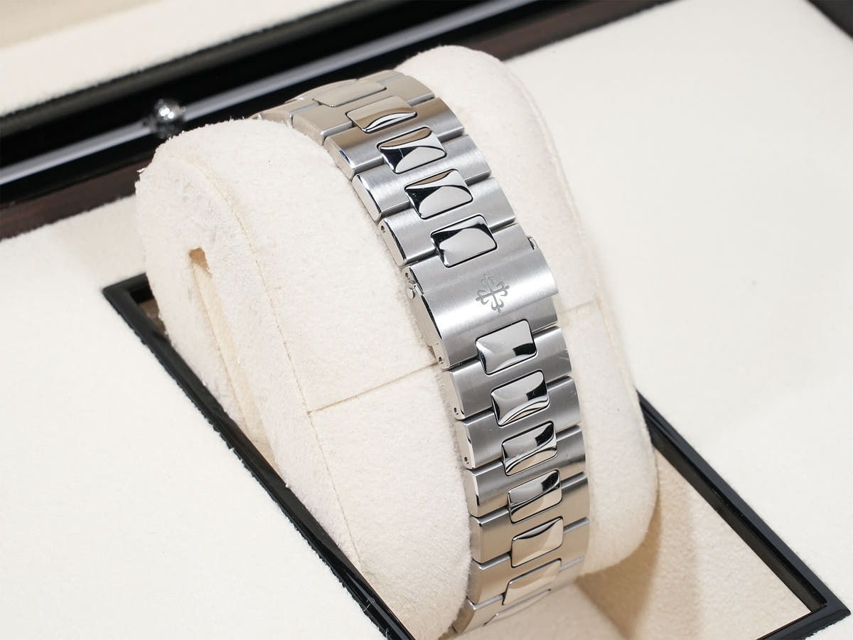 パテックフィリップ ノーチラス プチコンプリケーション Ref.5712/1A-001 SS ブルー文字盤 中古 ijmfq7wm