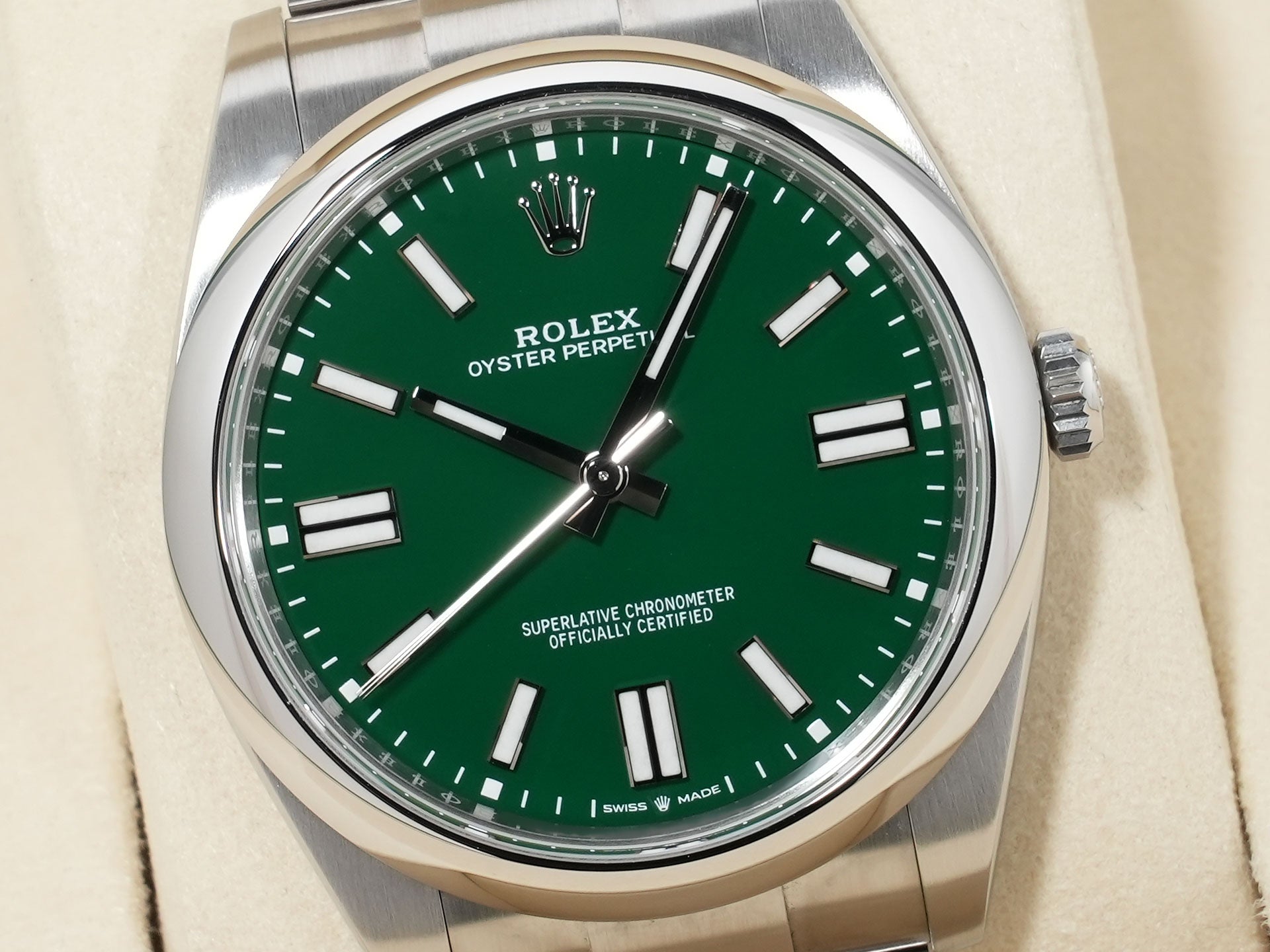 ロレックス オイスターパーペチュアル41 Ref.124300 SS グリーン文字盤 美中古 vpngqcew