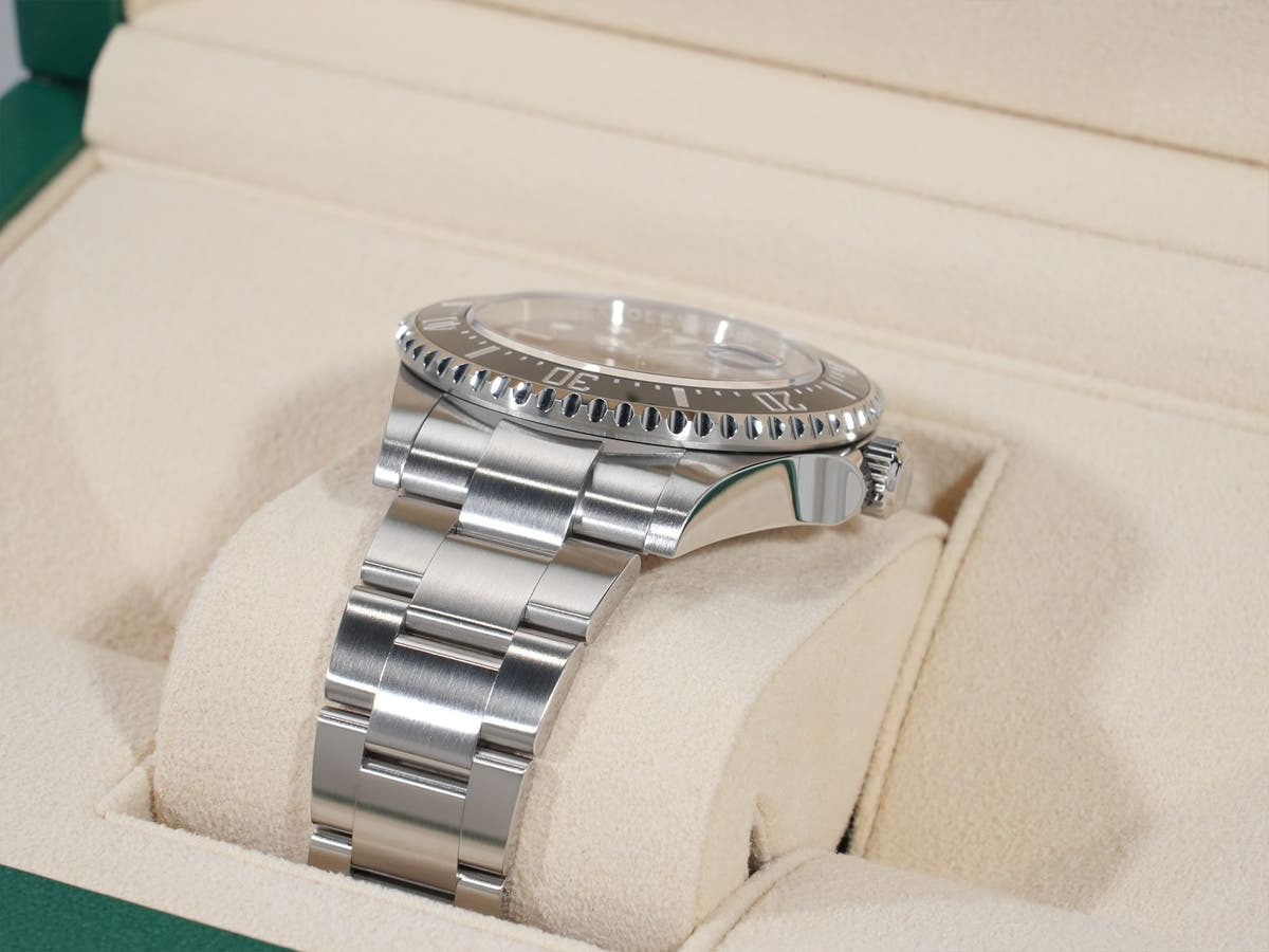 ロレックス シードゥエラー Ref.126600 SS ブラック文字盤 美品 2b4eq3em