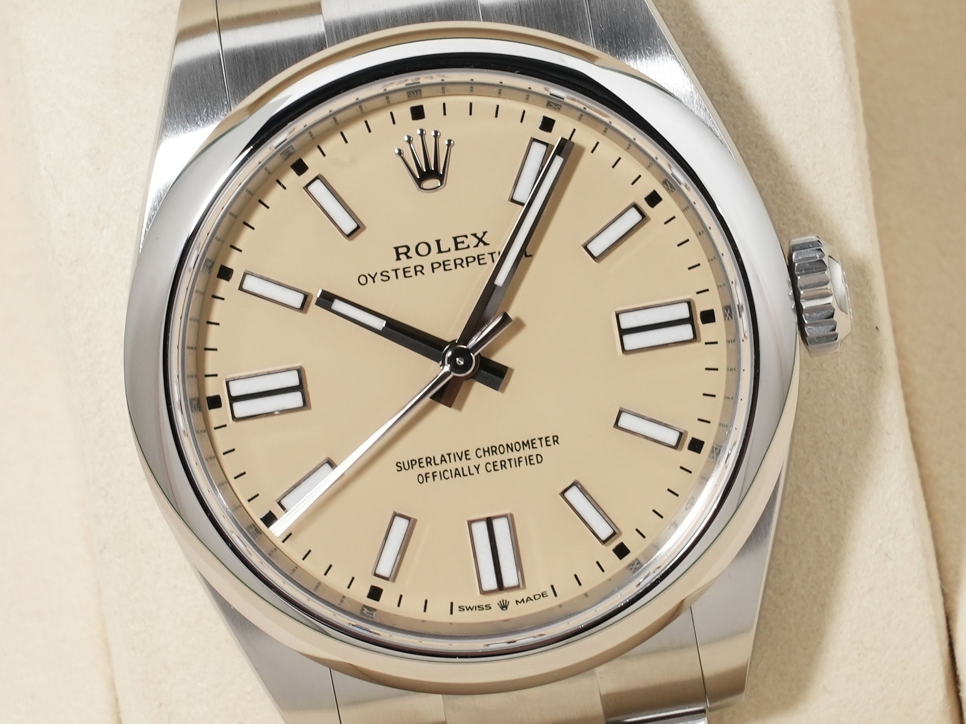 Rolex Oyster Perpetual 41 Ref. 134300 Stainless Steel Beige Dial Unused z2iey9ci