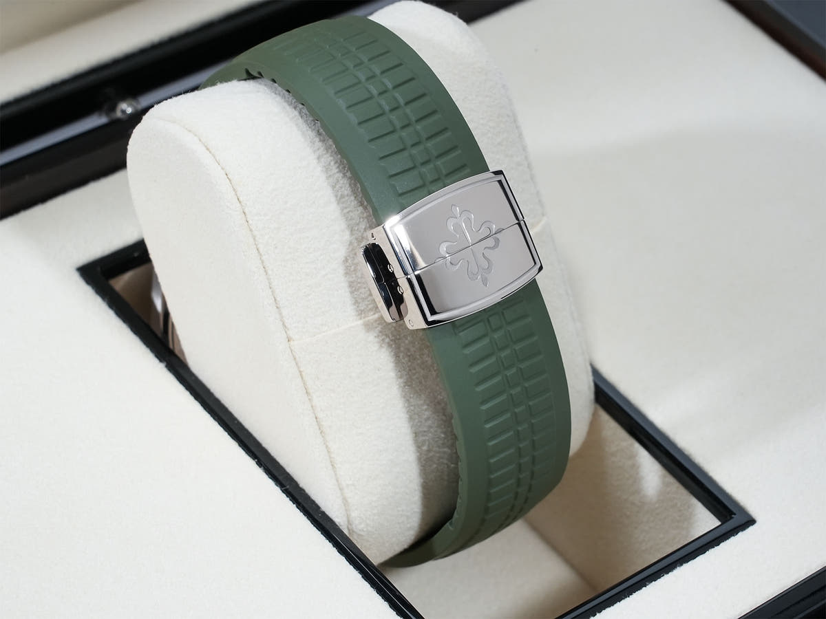 パテックフィリップ アクアノート Ref.5168G-010 18KWG カーキグリーン文字盤 美品 38b8m542