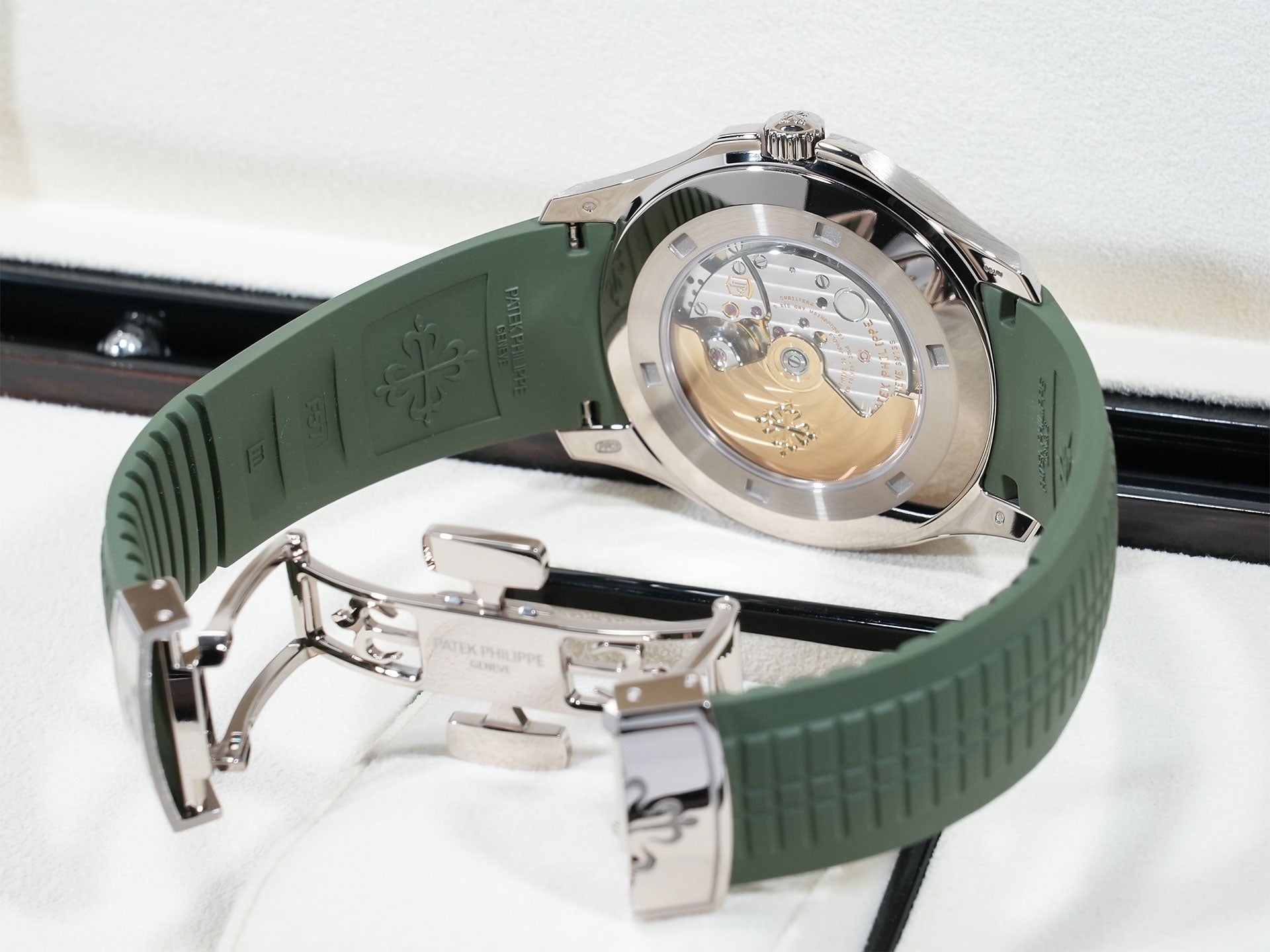 パテックフィリップ アクアノート Ref.5168G-010 18KWG カーキグリーン文字盤 美品 38b8m542