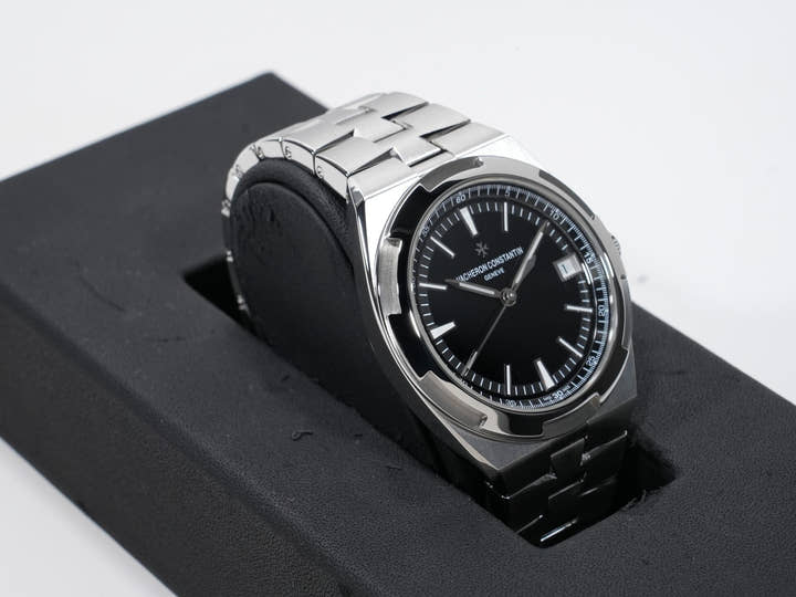 ヴァシュロンコンスタンタン オーヴァーシーズ Ref.4500V/110A-B483 SS ブラック文字盤 美中古 nf4vnr8o