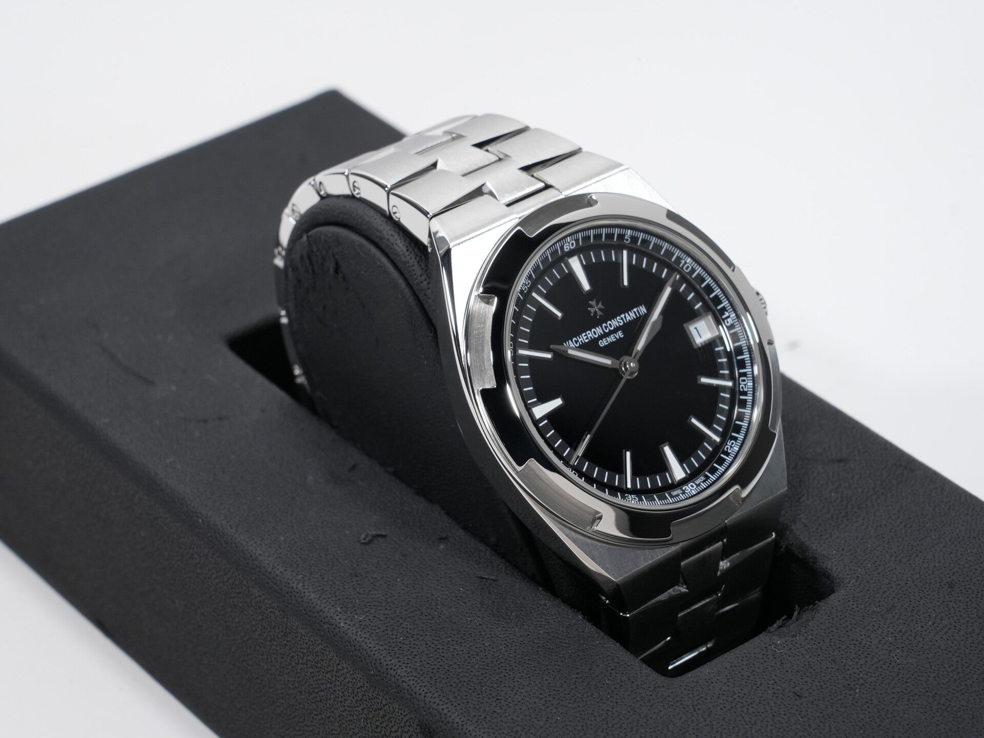 ヴァシュロンコンスタンタン オーヴァーシーズ Ref.4500V/110A-B483 SS ブラック文字盤 美中古 nf4vnr8o