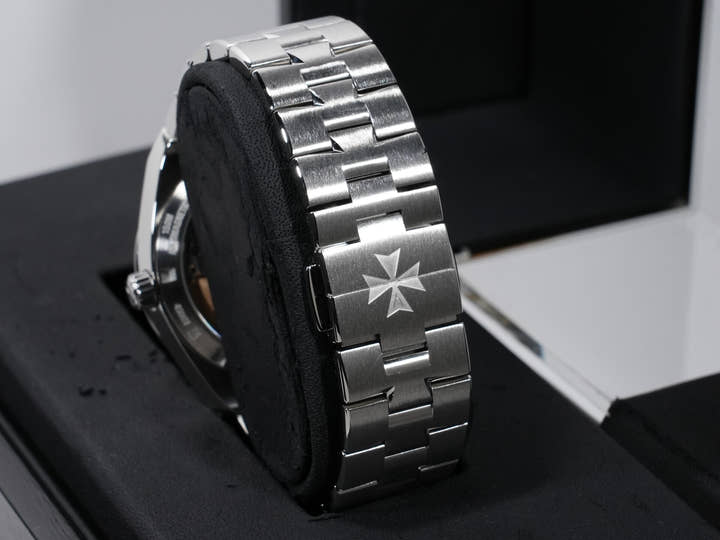 ヴァシュロンコンスタンタン オーヴァーシーズ Ref.4500V/110A-B483 SS ブラック文字盤 美中古 nf4vnr8o
