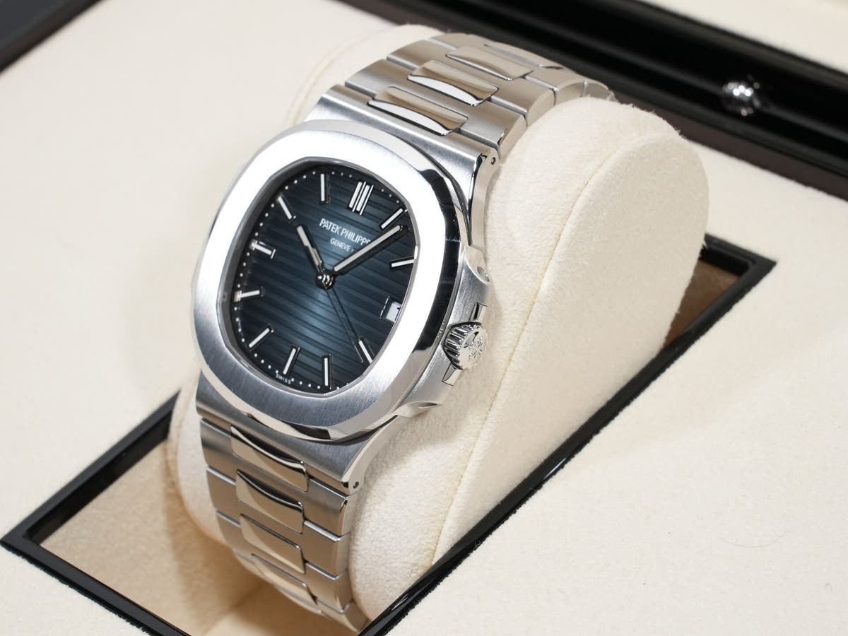 パテックフィリップ ノーチラス Ref.5711/1A-010 SS ブルー文字盤 中古 8xzmkfni