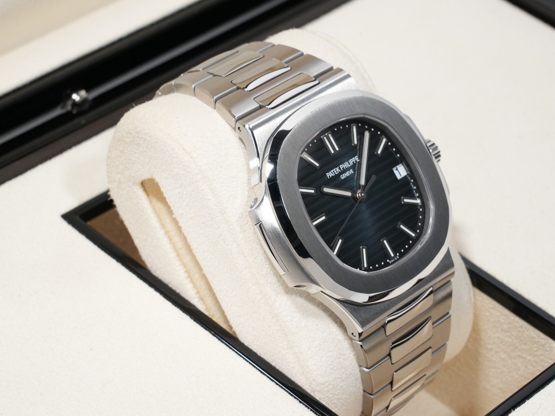 パテックフィリップ ノーチラス Ref.5711/1A-010 SS ブルー文字盤 中古 8xzmkfni