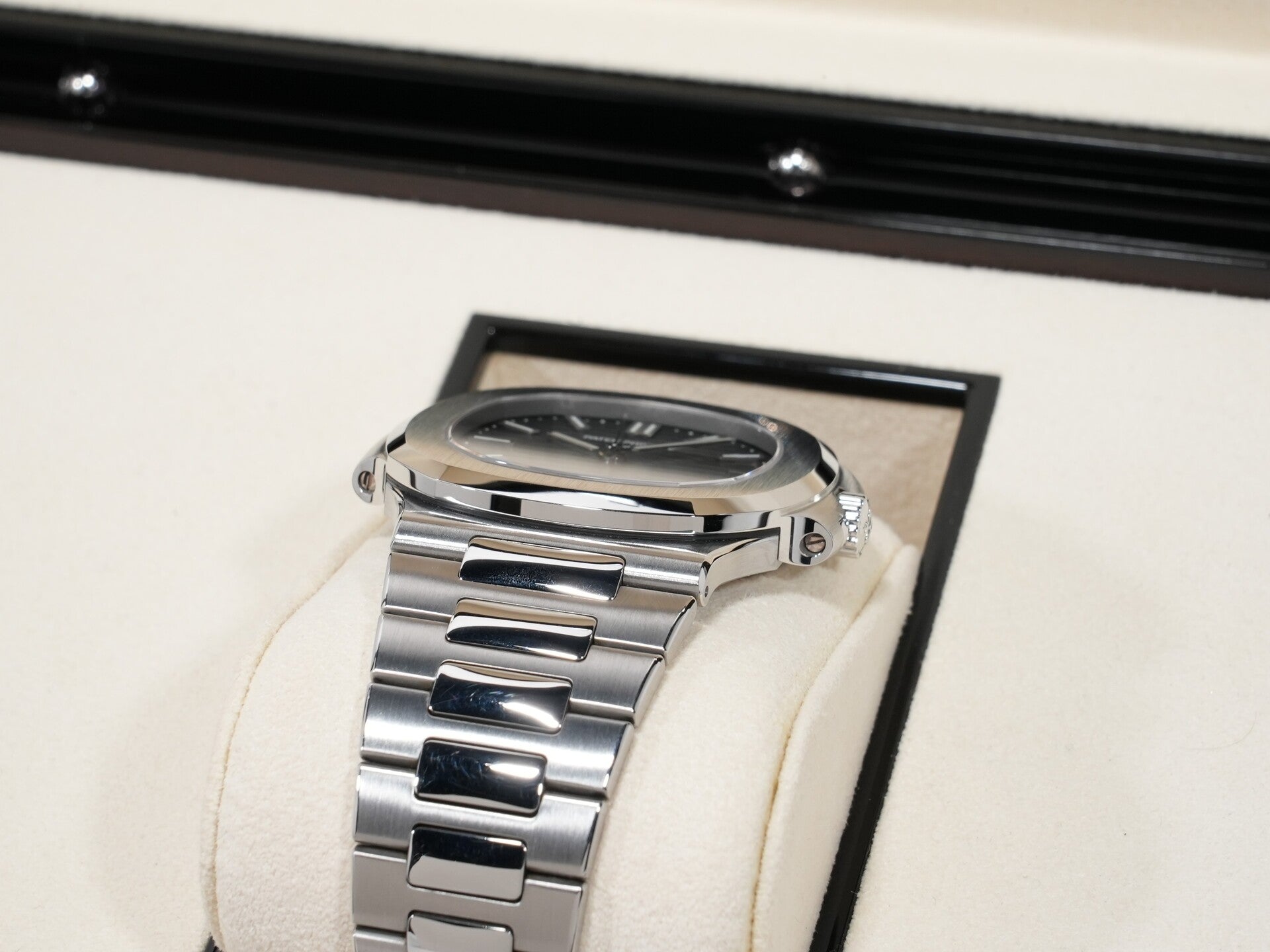 パテックフィリップ ノーチラス Ref.5711/1A-010 SS ブルー文字盤 中古 8xzmkfni