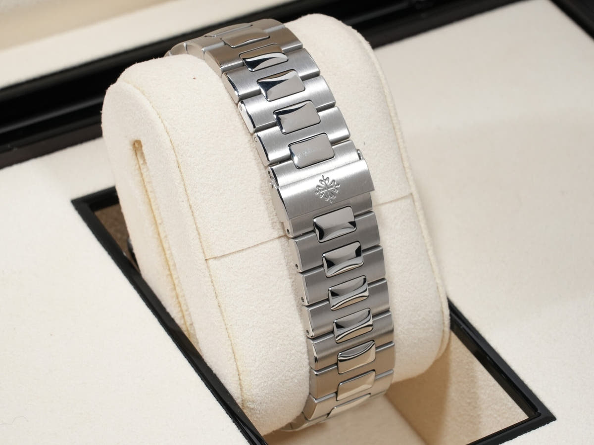 パテックフィリップ ノーチラス Ref.5711/1A-010 SS ブルー文字盤 中古 8xzmkfni