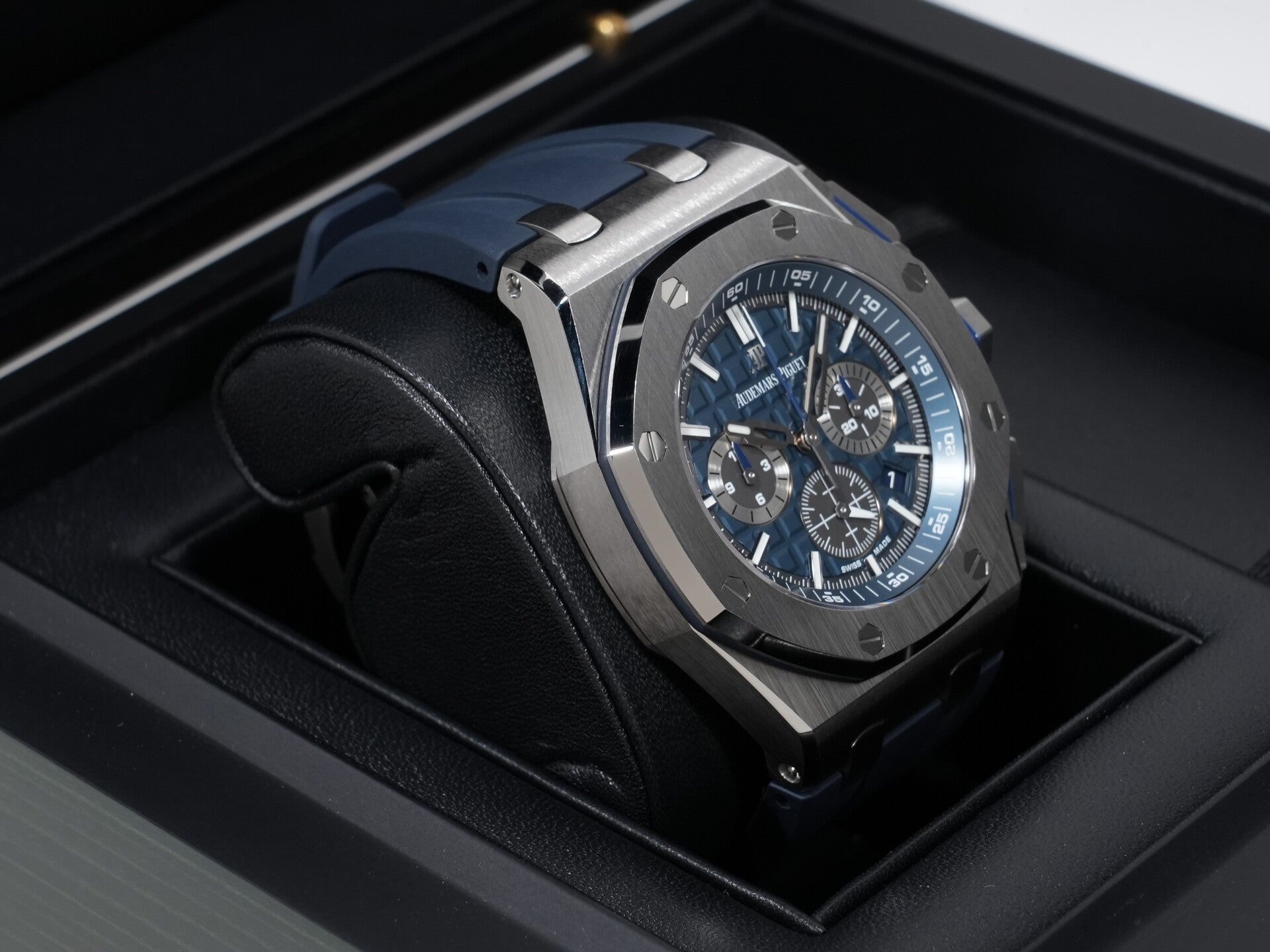 Audemars Piguet Royal Oak Offshore Chronograph Ref. 26480TI.OO.A027CA.01 TI Blue Dial Pre-owned s692w8ad