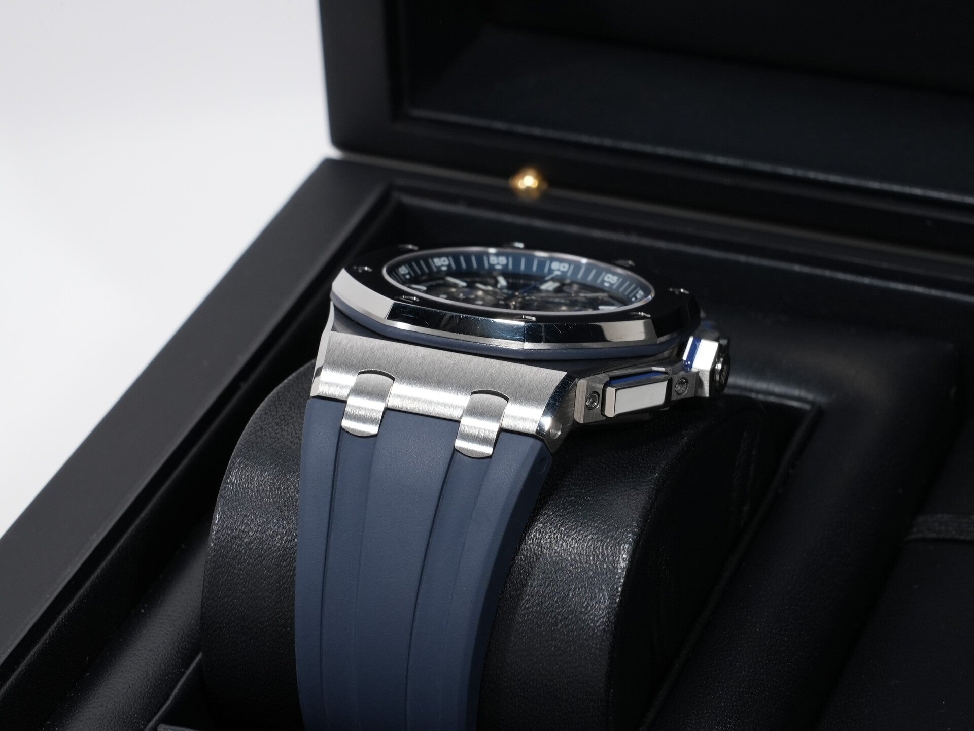 Audemars Piguet Royal Oak Offshore Chronograph Ref. 26480TI.OO.A027CA.01 TI Blue Dial Pre-owned s692w8ad