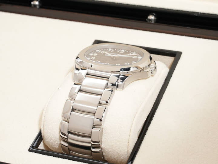 パテックフィリップ アクアノート エクストララージ Ref.5167/1A-001 ステンレススチール ブラック文字盤 中古 95thkcqg