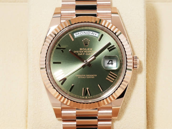 Rolex Day-Date 40 Ref. 228235 Everose Gold Olive Green Dial