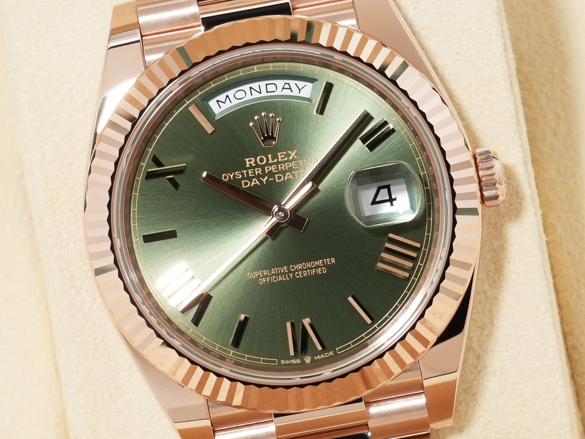 Rolex Day-Date 40 Ref. 228235 18KERG Olive Green Dial Unused gyknguzz