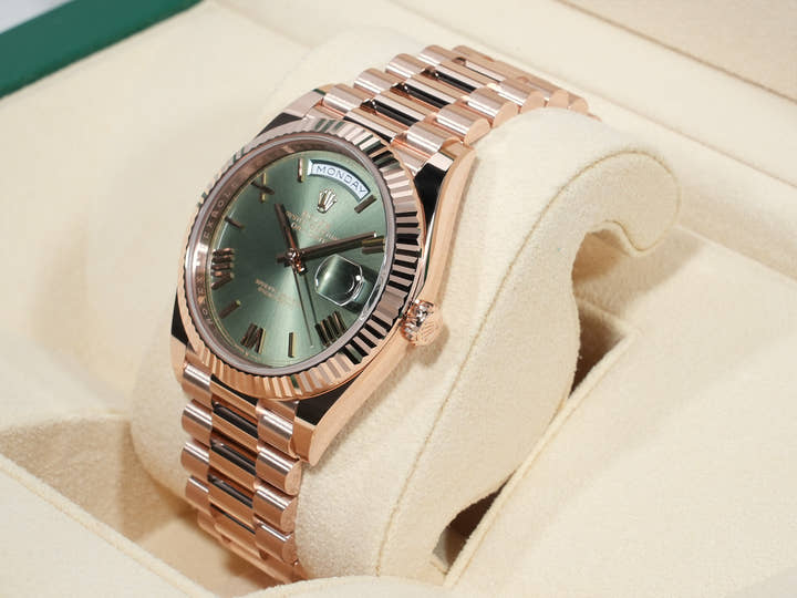 Rolex Day-Date 40 Ref. 228235 Everose Gold Olive Green Dial