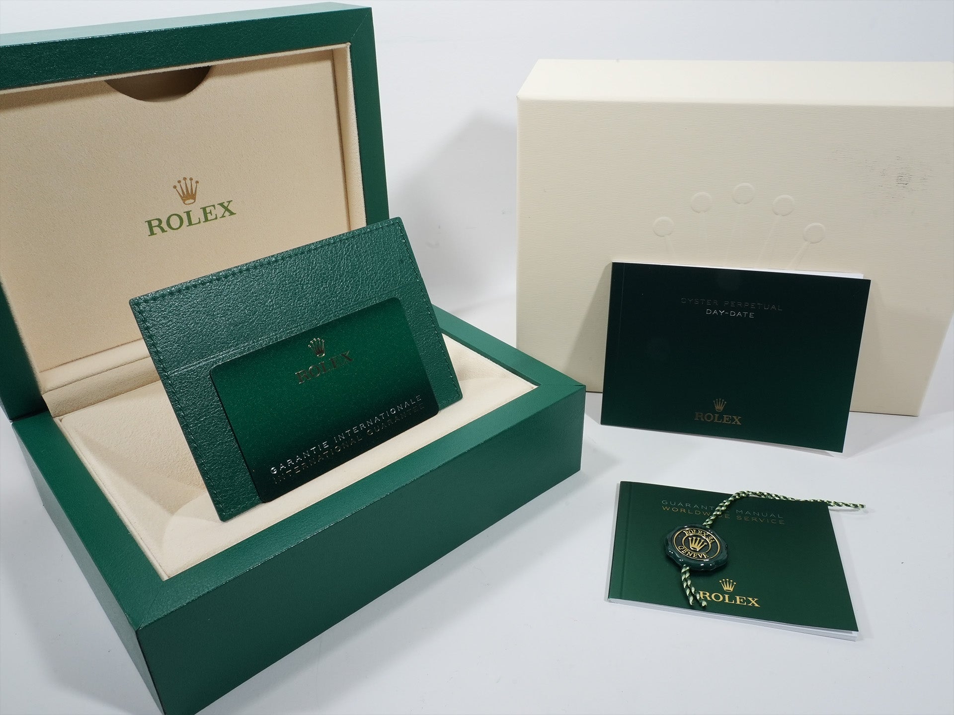 Rolex Day-Date 40 Ref. 228235 18KERG Olive Green Dial Unused gyknguzz