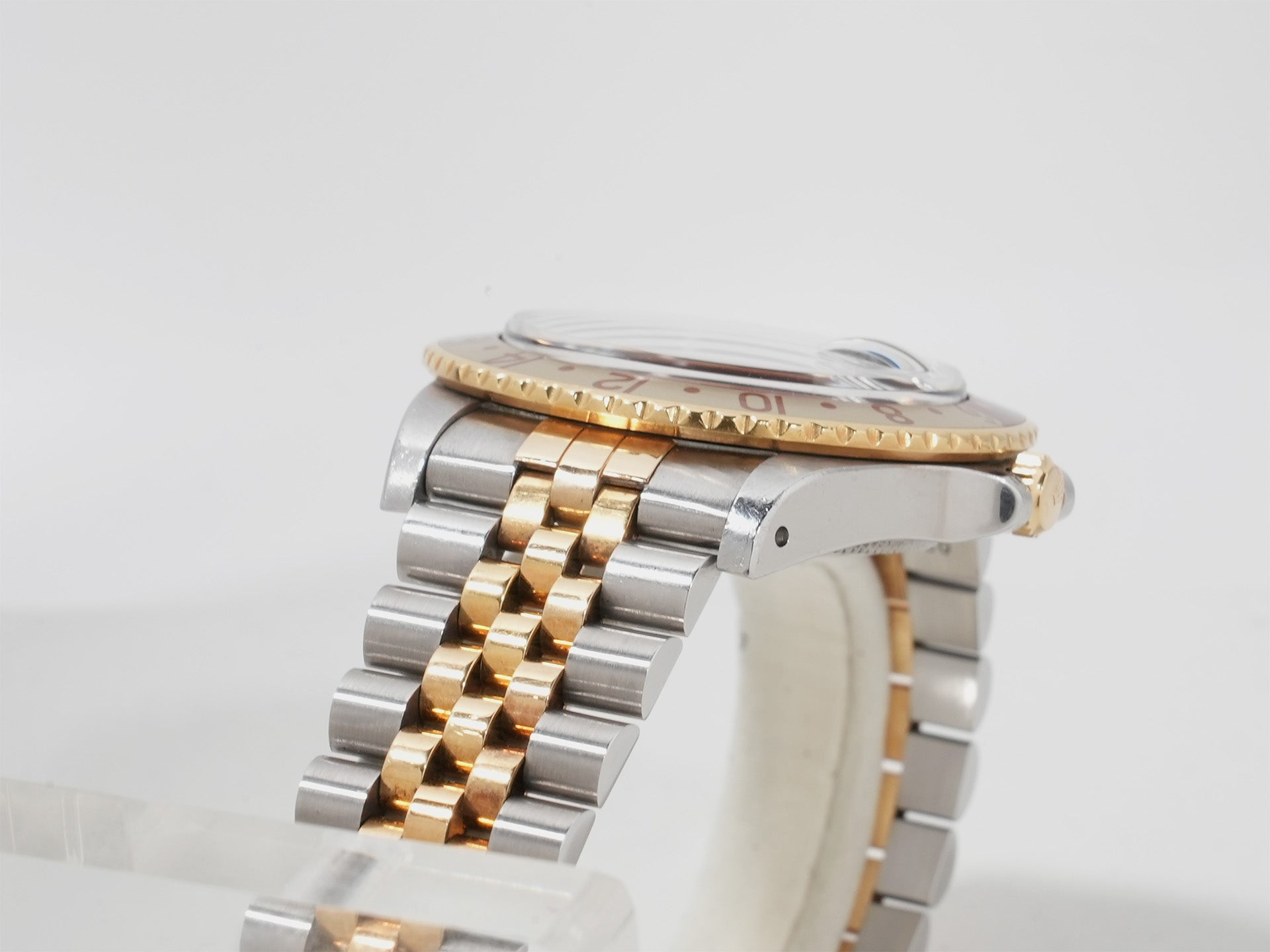 Pre-owned Rolex GMT-Master Ref. 16753 Stainless Steel/Yellow Gold with Brown Dial and Jubilee Bracelet (adcrqdwp)