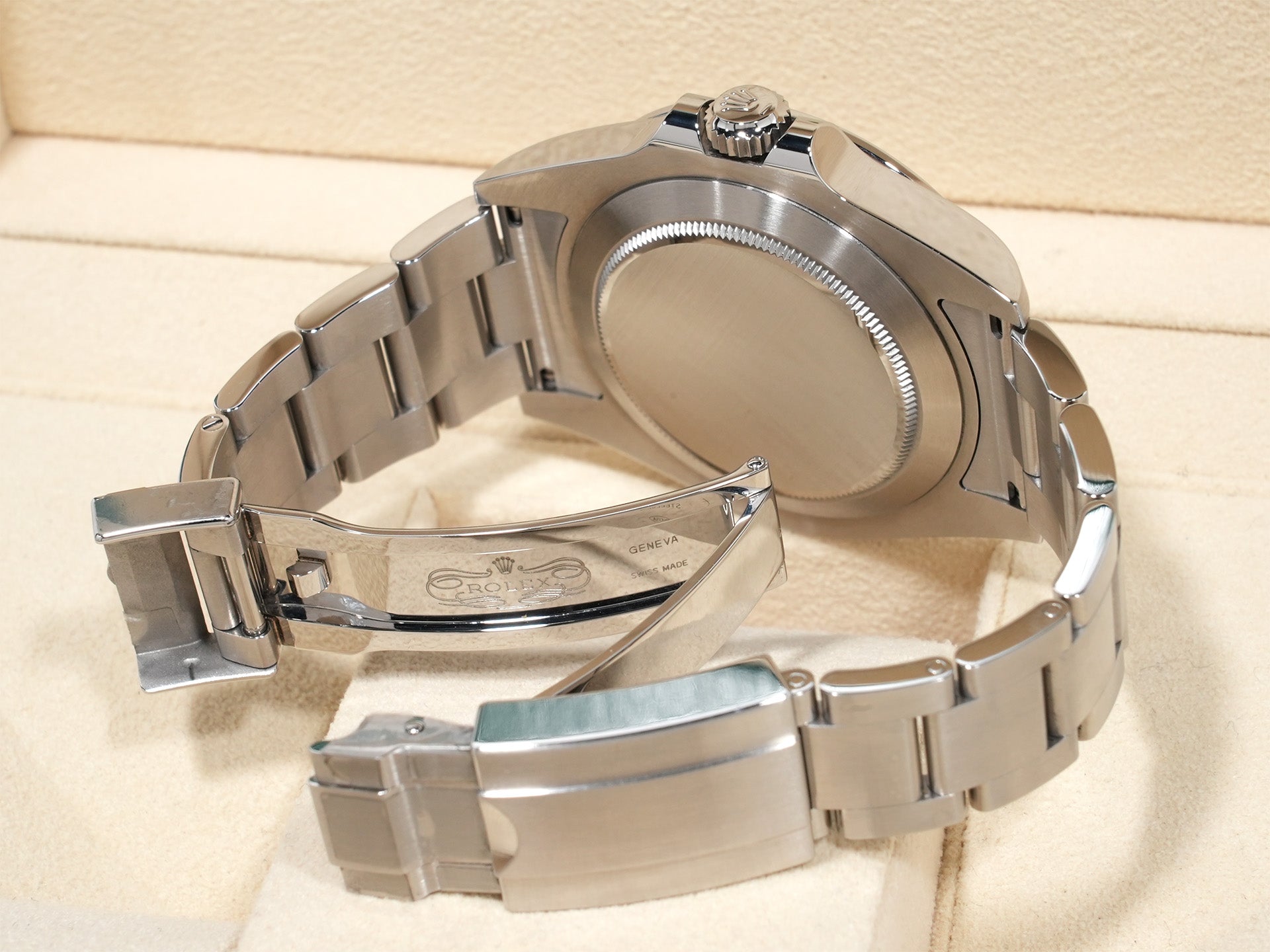 Rolex Explorer II Ref. 216570 Stainless Steel White Dial Excellent Condition vd49ev4a
