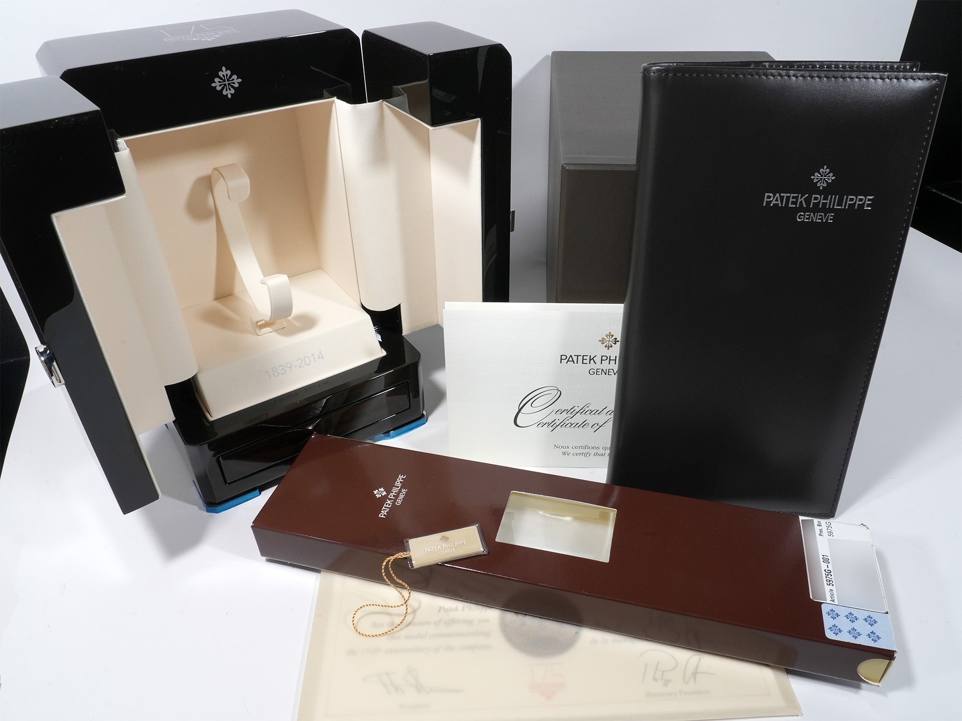 パテックフィリップ クロノグラフ Ref.5975G-001 WG シルバー文字盤 極美品 8qh2p3b3