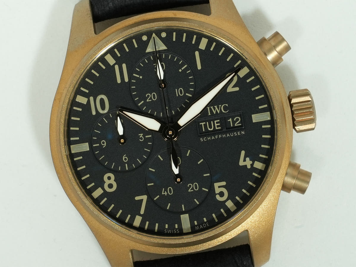 IWC パイロット・ウォッチ・クロノグラフ “10イヤーズ・オブ MR PORTER” Ref.IW387907 Bronze ブラック文字盤 未使用 yf9wyvaq