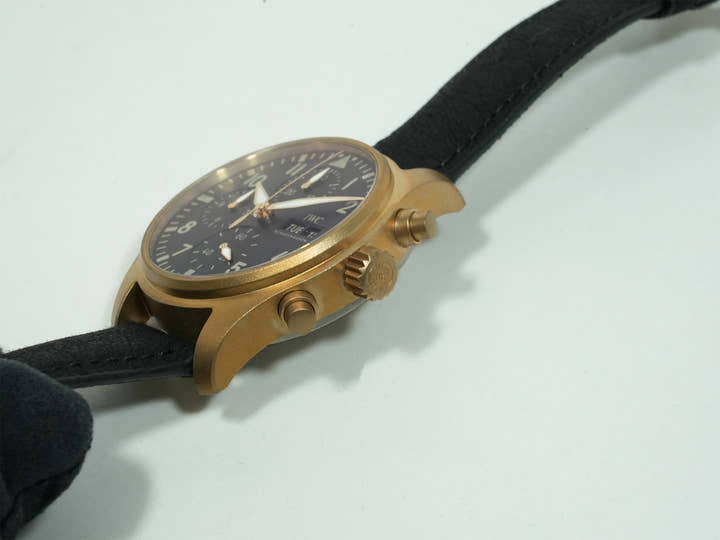IWC パイロット・ウォッチ・クロノグラフ “10イヤーズ・オブ MR PORTER” Ref.IW387907 Bronze ブラック文字盤 未使用 yf9wyvaq