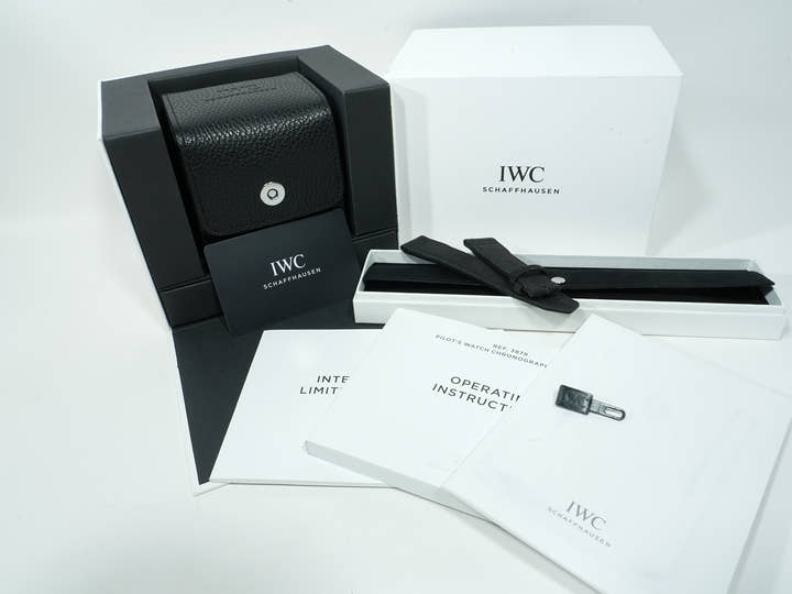 IWC パイロット・ウォッチ・クロノグラフ “10イヤーズ・オブ MR PORTER” Ref.IW387907 Bronze ブラック文字盤 未使用 yf9wyvaq