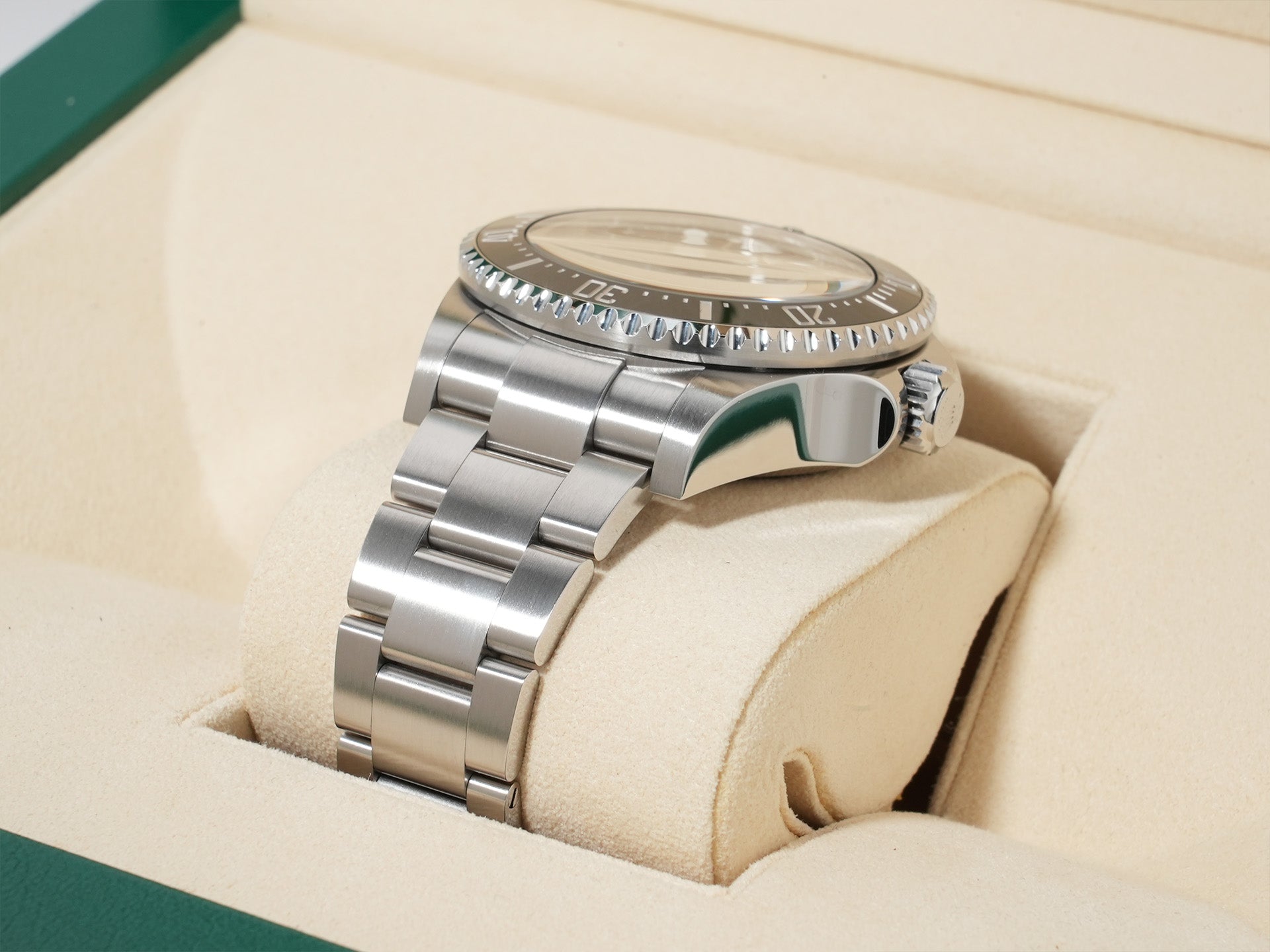 Rolex Sea-Dweller Deepsea Ref. 126660 Stainless Steel Black Dial Excellent Condition gbgjx28c