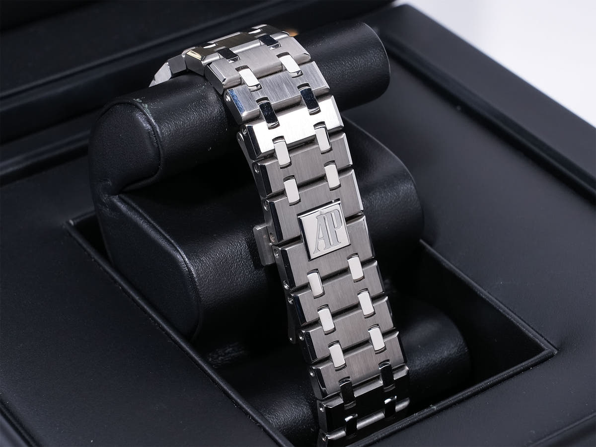 オーデマピゲ ロイヤルオーク クロノグラフ Ref.26331IP.OO.1220IP.01 TI x PT スレートグレー×ブルー文字盤 中古 c9b2o2uf