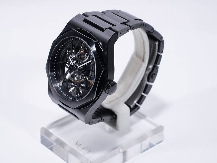 Girard-Perregaux Laureato Skeleton Ceramic Ref. 81015-32-001-32A BLACK CE Skeleton Dial, Pre-owned kjfjnzmn