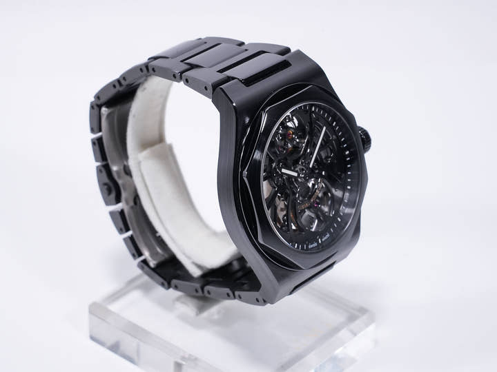 Girard-Perregaux Laureato Skeleton Ceramic Ref. 81015-32-001-32A BLACK CE Skeleton Dial, Pre-owned kjfjnzmn