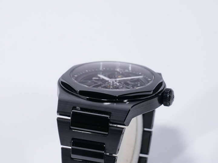 Girard-Perregaux Laureato Skeleton Ceramic Ref. 81015-32-001-32A BLACK CE Skeleton Dial, Pre-owned kjfjnzmn