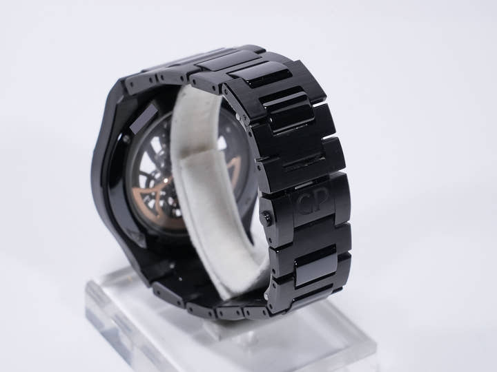 Girard-Perregaux Laureato Skeleton Ceramic Ref. 81015-32-001-32A BLACK CE Skeleton Dial, Pre-owned kjfjnzmn