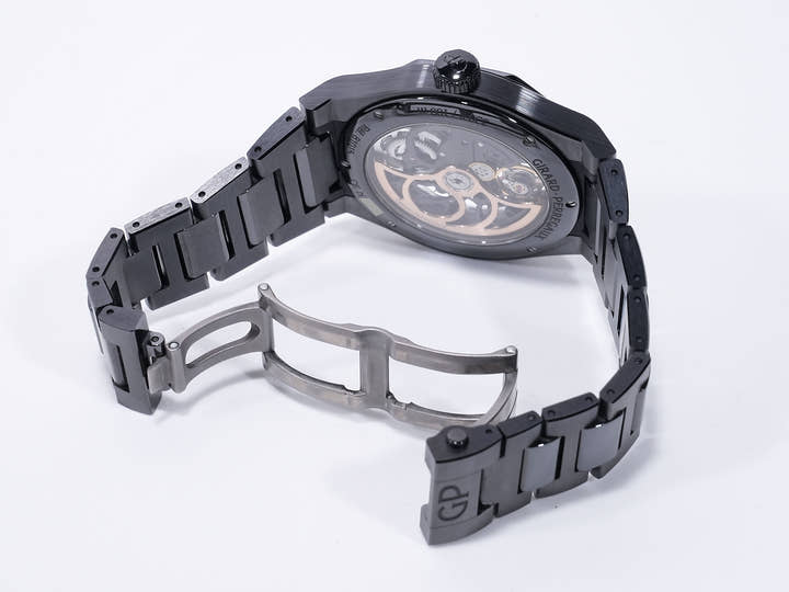 Girard-Perregaux Laureato Skeleton Ceramic Ref. 81015-32-001-32A BLACK CE Skeleton Dial, Pre-owned kjfjnzmn