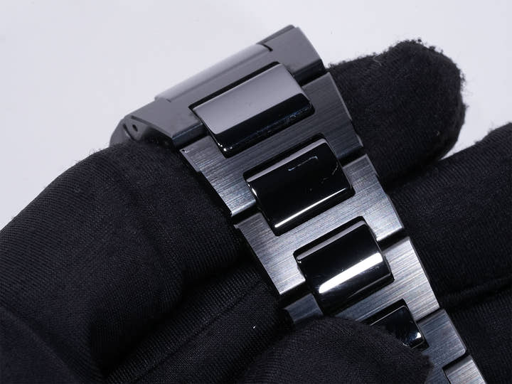 Girard-Perregaux Laureato Skeleton Ceramic Ref. 81015-32-001-32A BLACK CE Skeleton Dial, Pre-owned kjfjnzmn
