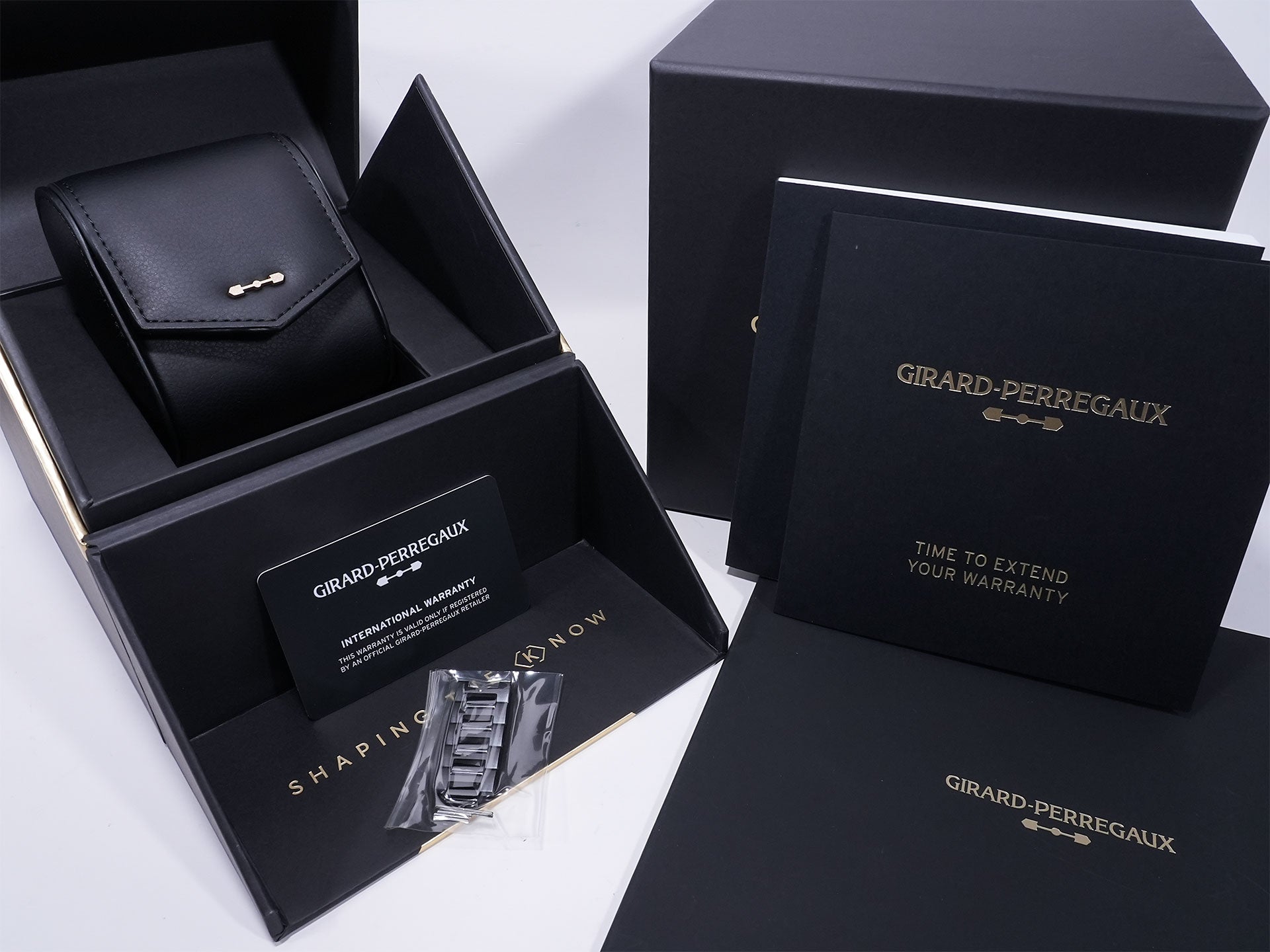 ジラールペルゴ ロレアート スケルトン セラミック Ref.81015-32-001-32A BLACK CE スケルトン文字盤 中古 kjfjnzmn