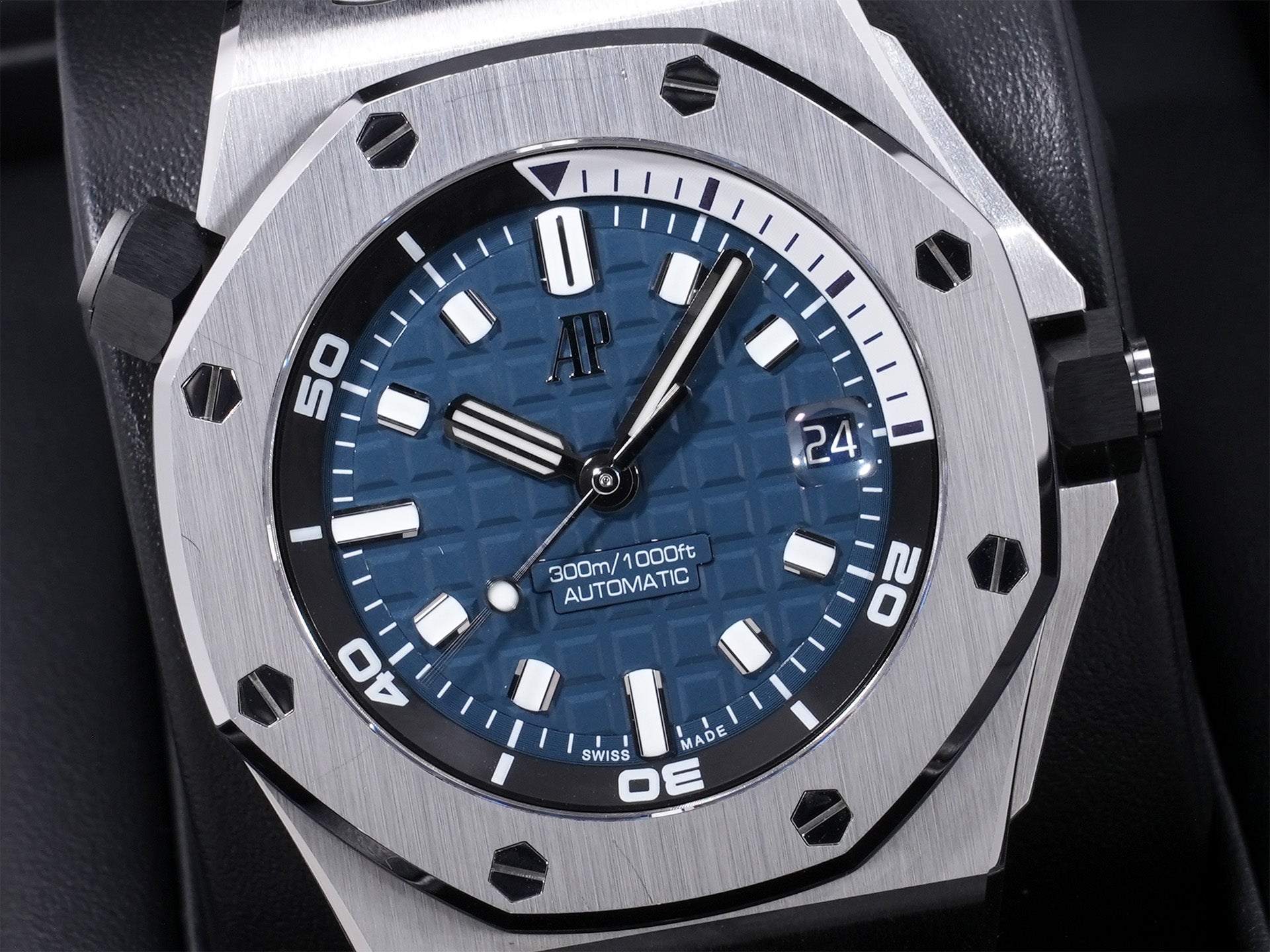 Audemars Piguet Royal Oak Offshore Diver Ref. 15720ST.OO.A027CA.01 SS Blue Dial Pre-owned (Used) gcxt74b8